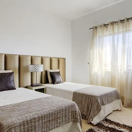 Sleeps 6 Pool Air Con Wifi فيلة *
