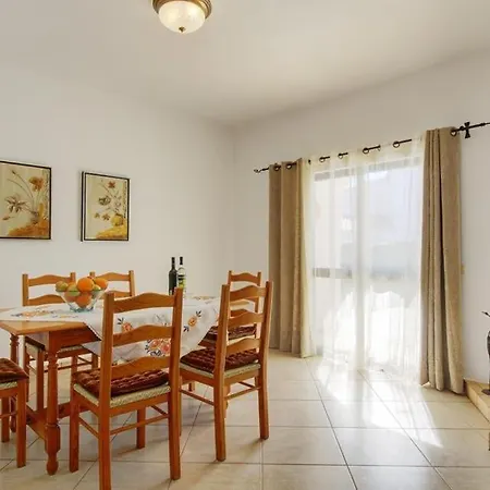 Sleeps 6 Pool Air Con Wifi Sesmarias