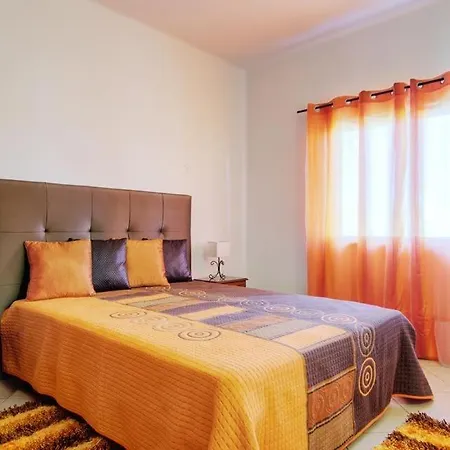 Sleeps 6 Pool Air Con Wifi فيلة