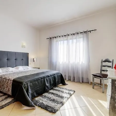 Sleeps 6 Pool Air Con Wifi Sesmarias